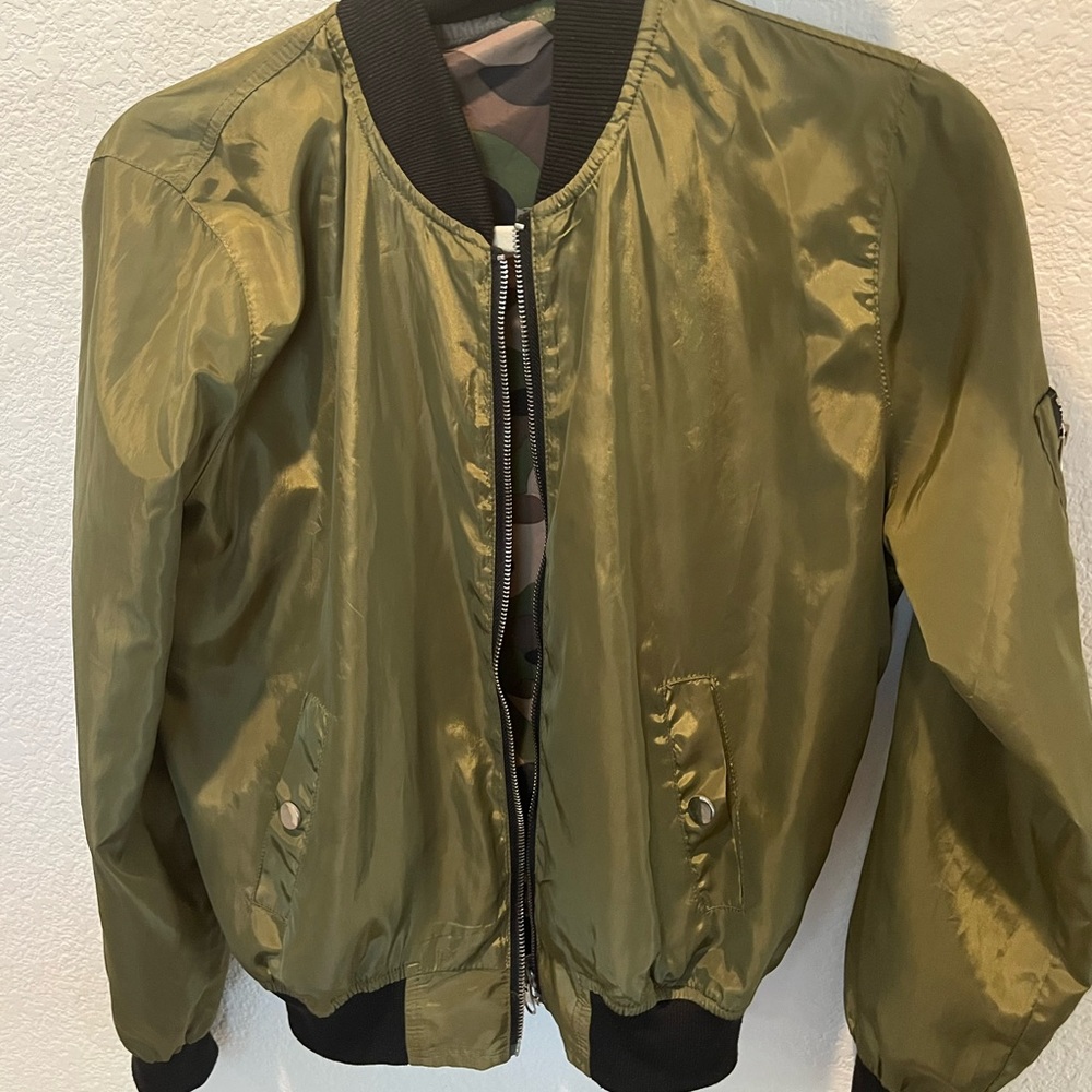 Reversible bomber jacket